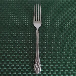 1 Hampton Silversmiths LILY FROSTED Dinner Fork Stainless Satin Vtg Single Fork